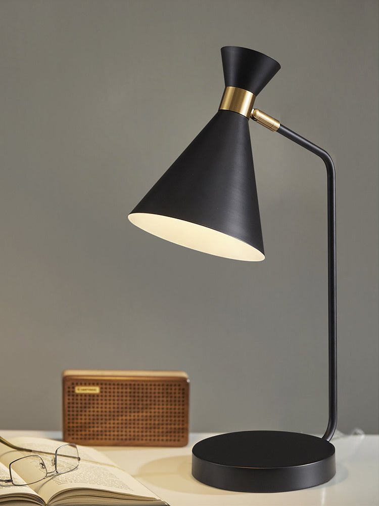 Wrought Iron  Mobile Phone Wireless Charging Desk Lamp